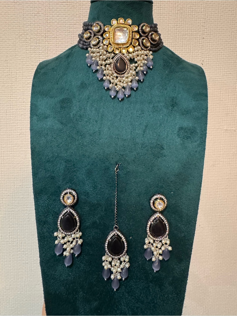 Fashion Jewelry Black and Gold Pearl Choker with Lavender Drops